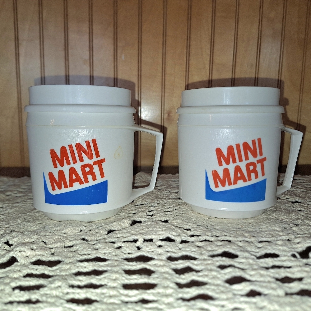 Aladdin Mini Mart Mugs with Lids, 12 ounces, 1980s